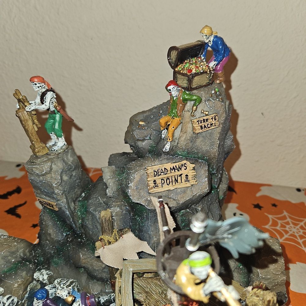 Spooky Town Collection Dead Man's Point Table Decor - Picture 4 of 7